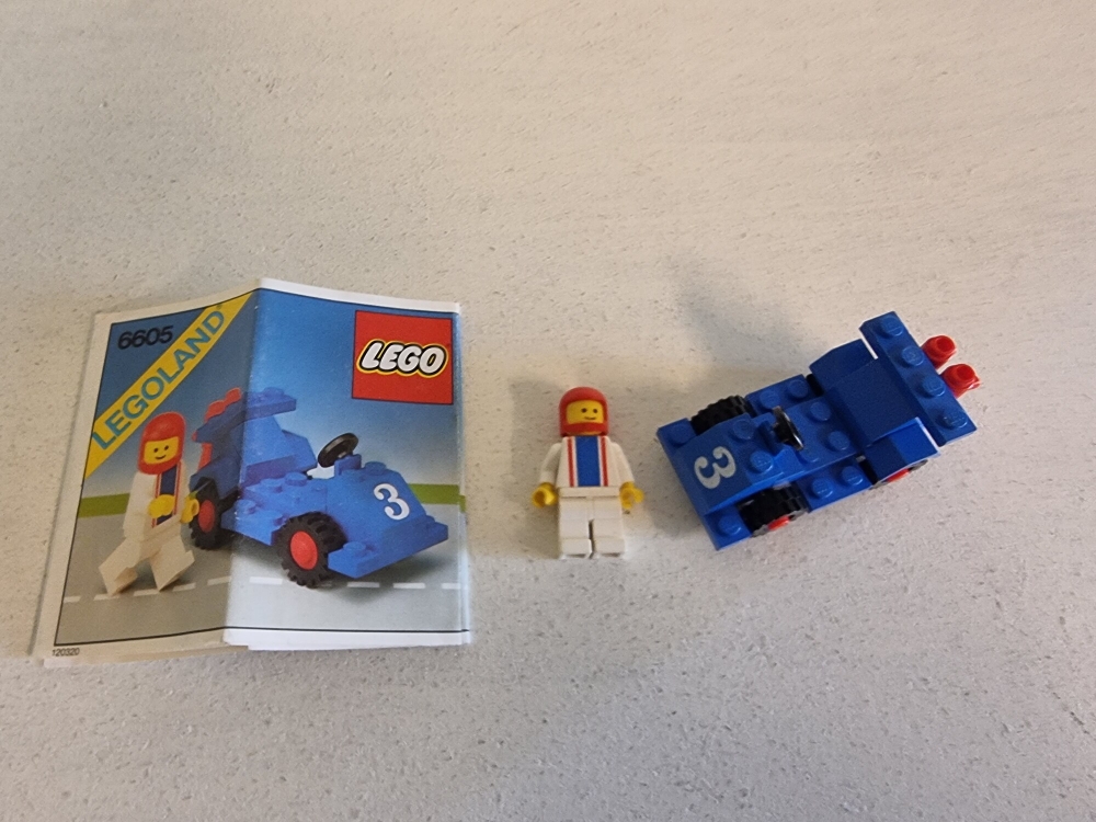 Sett 6605 fra Lego Classic Town serien.
Pent sett. Noe bruksmerker.
Komplett med manual.