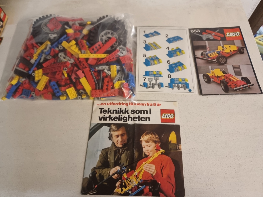 Sett 853 fra Lego Technic serien.
Flott sett. 
Komplett med begge manualer.