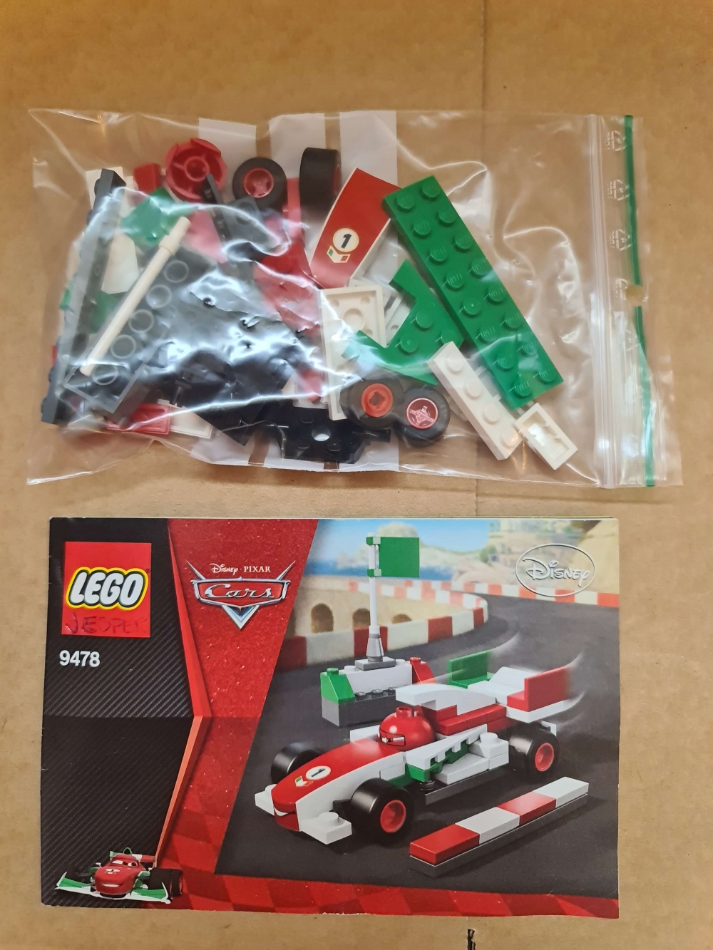 Sett 9478 fra Lego Cars : Cars 2 serien.
Meget pent.
Komplett med manual.
