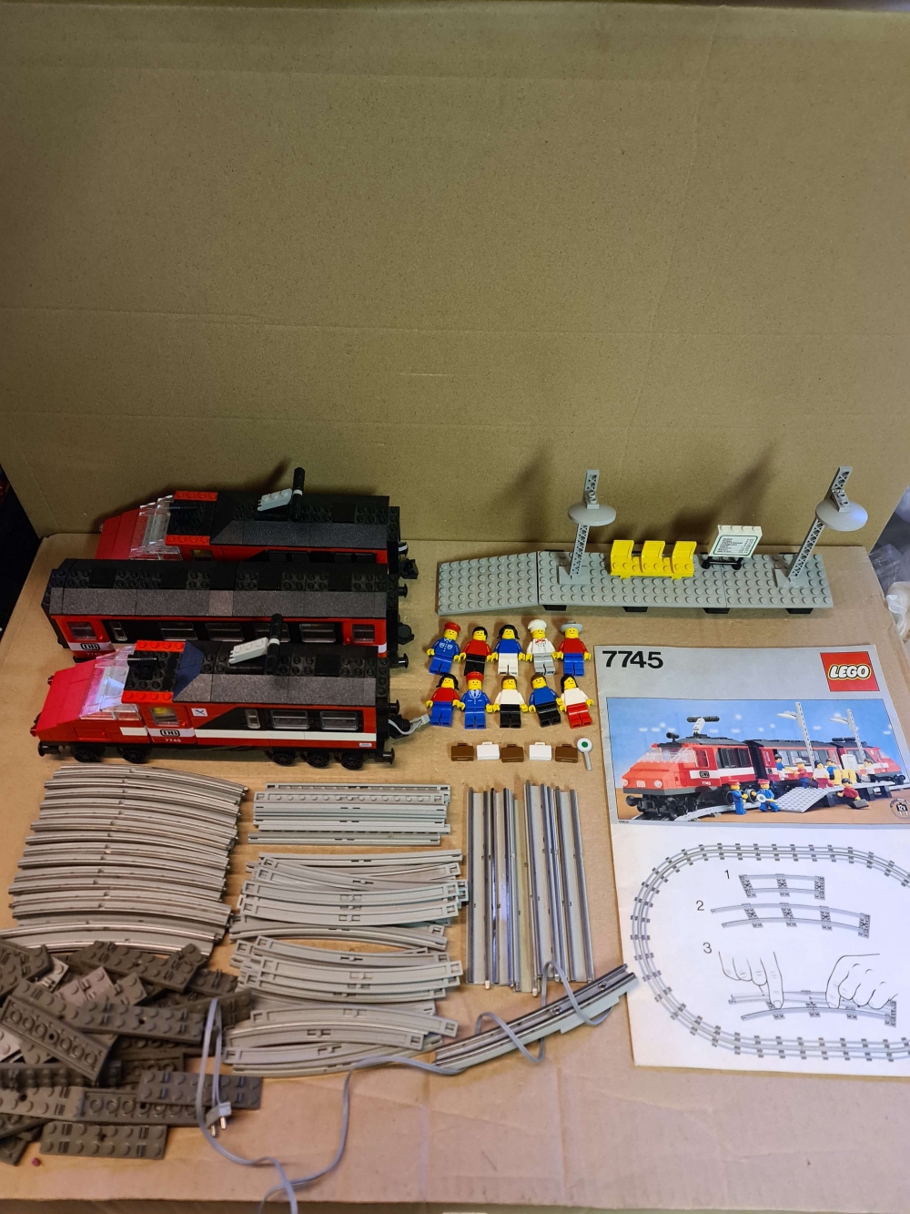 Sett 7745 fra Lego Train : 12V serien.
Komplett med manual.
Meget pent sett.
