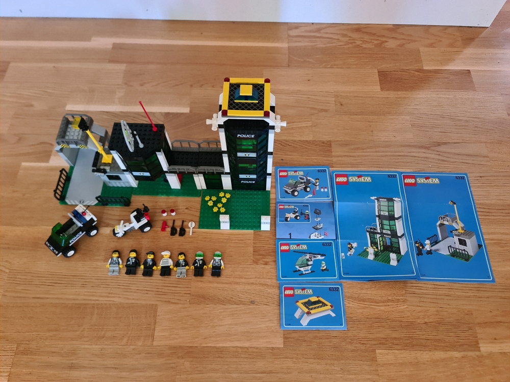 Sett 6332 fra Lego Town : Town Jr serien.
Komplett med alle manualer.