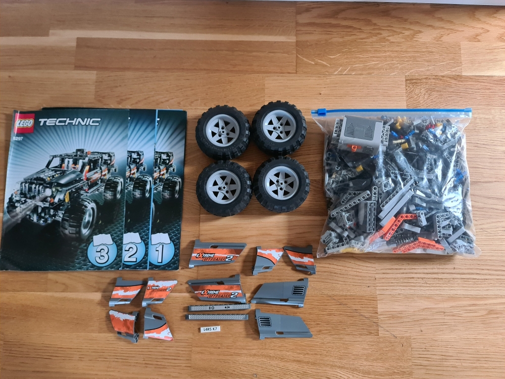 Sett 8297 fra Lego Technic serien.
Meget pent sett.
Komplett med manualer.