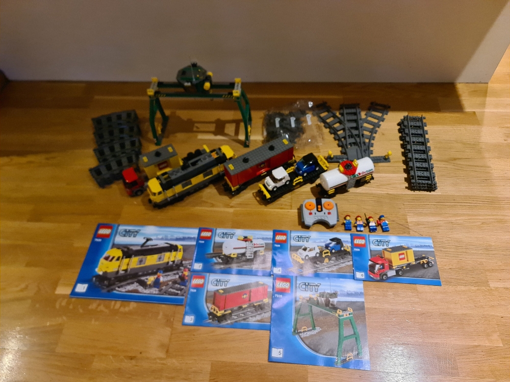 Sett 7939 fra Lego Train : RC Trains serien
Komplett i god stand. Testet og fungerer som det skal.