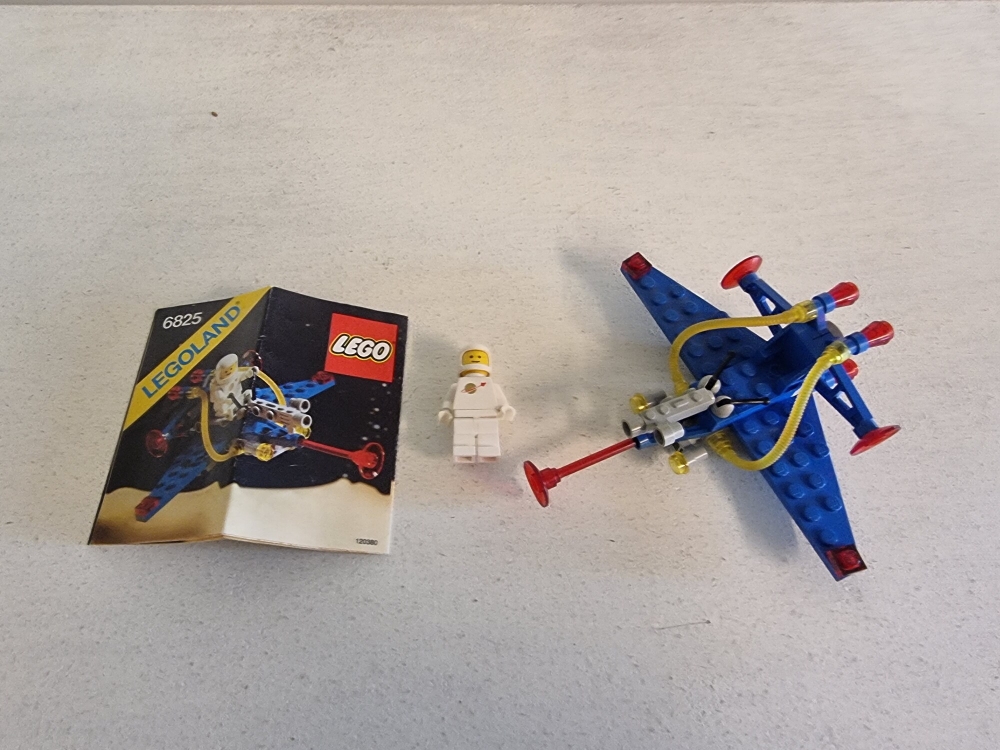 Sett 6825 fra Lego Classic Space serien.
Fint sett. Noe bruksmerker.
Komplett med manual.