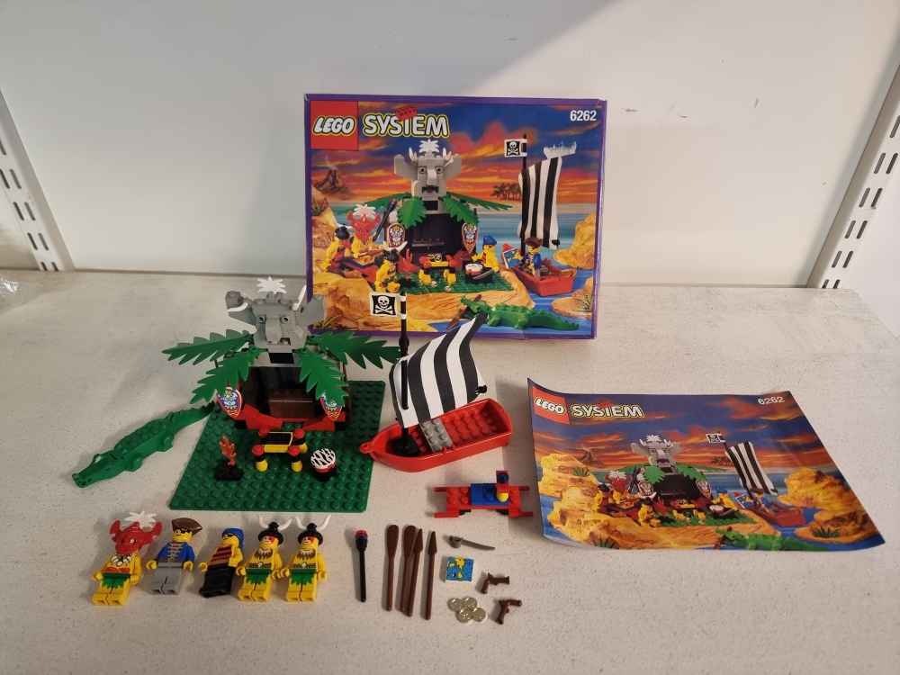 Sett 6262 fra Lego Pirates : Islanders serien.
Meget pent.
Komplett med manual og eske.
