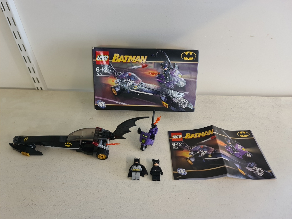 Sett 7779 fra Lego Batman 1 serien.
Meget pent. Aldri lekt med.
Komplett med manual og eske.