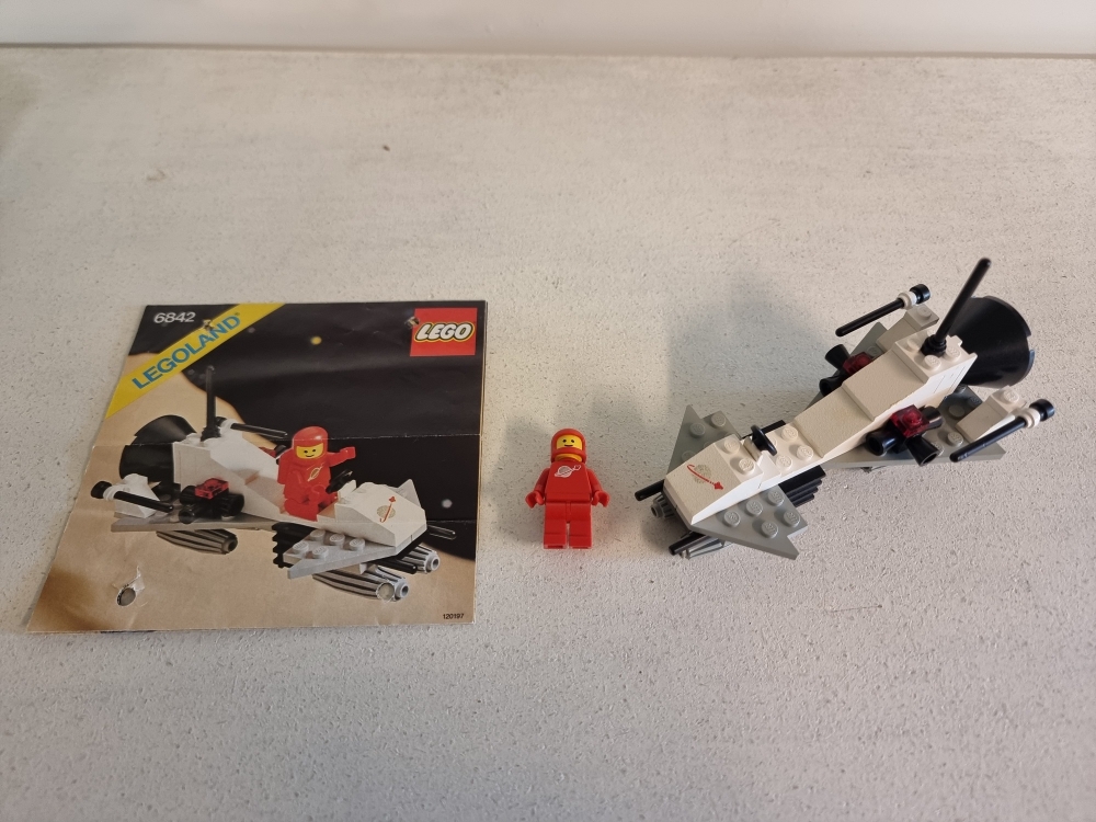 Sett 6842 fra Lego Classic Space serien.
Pent sett. Noe bruksmerker.
Komplett med manual.