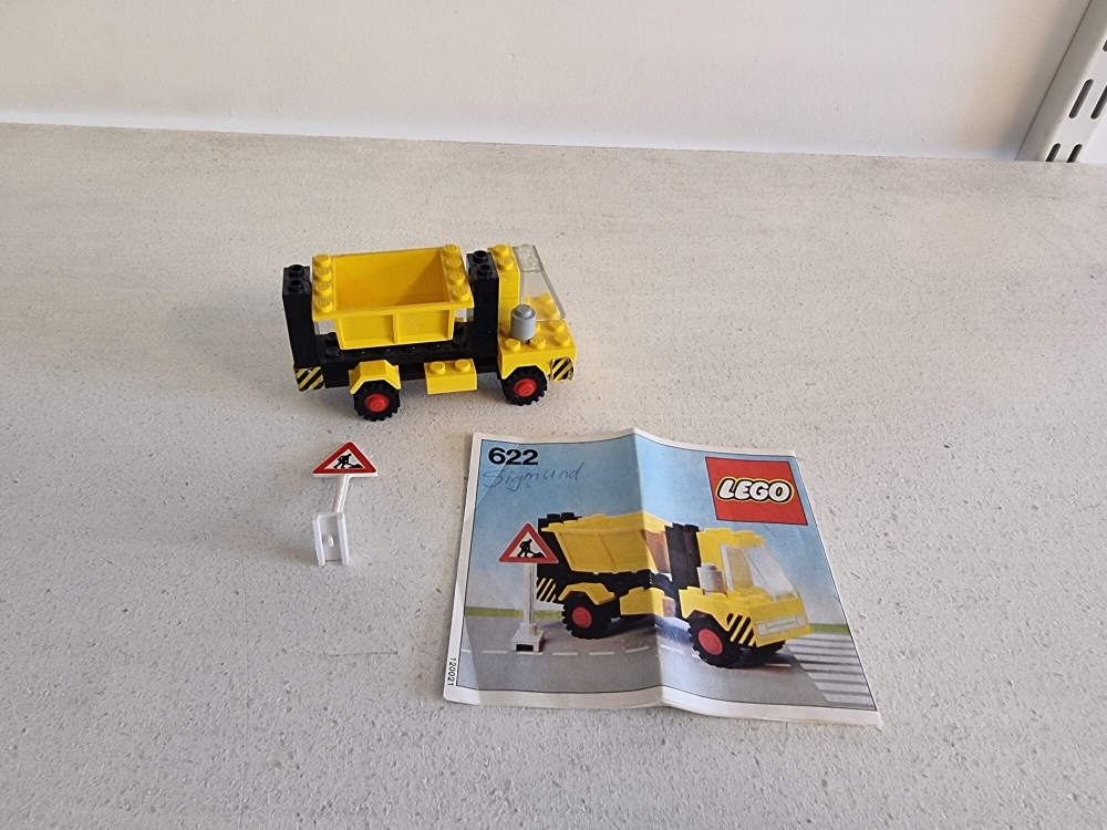 Sett 622 fra Lego Classic Town serien.
Pent sett.  
Komplett med manual, men mangler ett klistremerke.