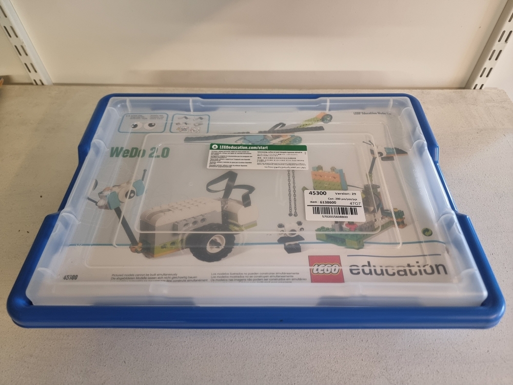 Sett 45300 fra Lego Educational & Dacta _ WeDo serien.
Som nytt.
Komplett med eske, ubrukte klistremerker og alt som hører til.