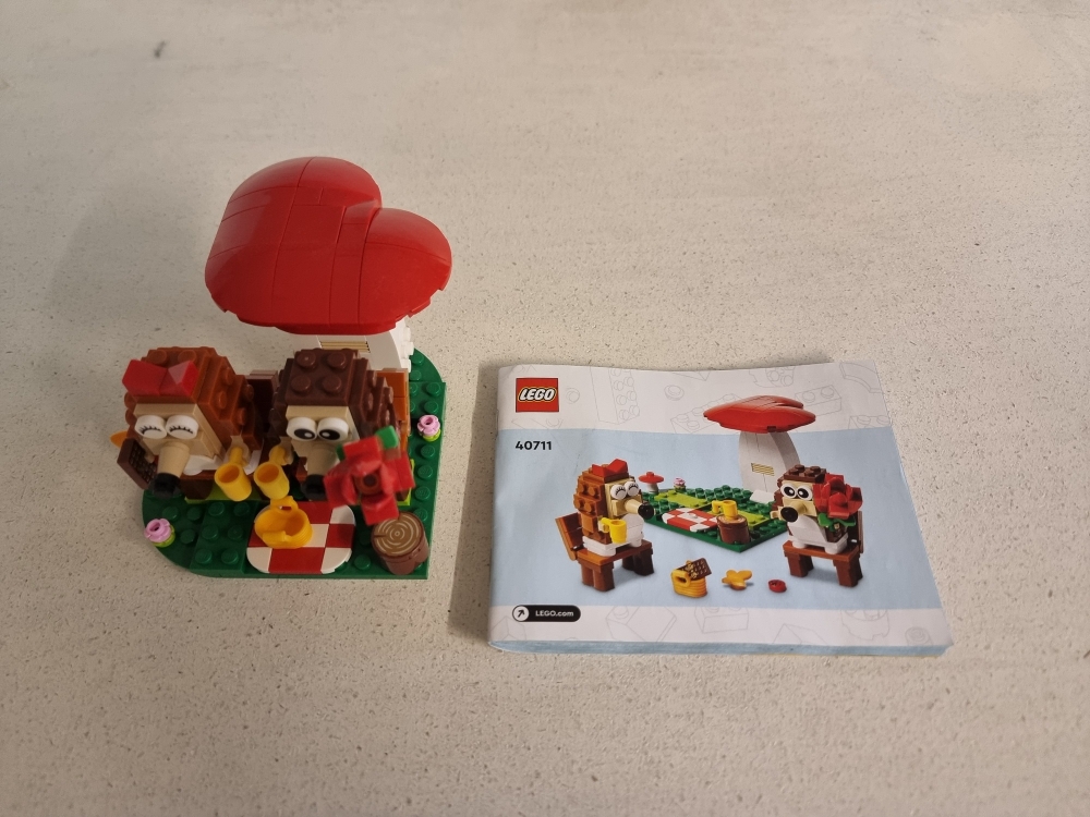 Sett 40711 fra Lego Holiday serien.
Som nytt.
Komplett med manual.