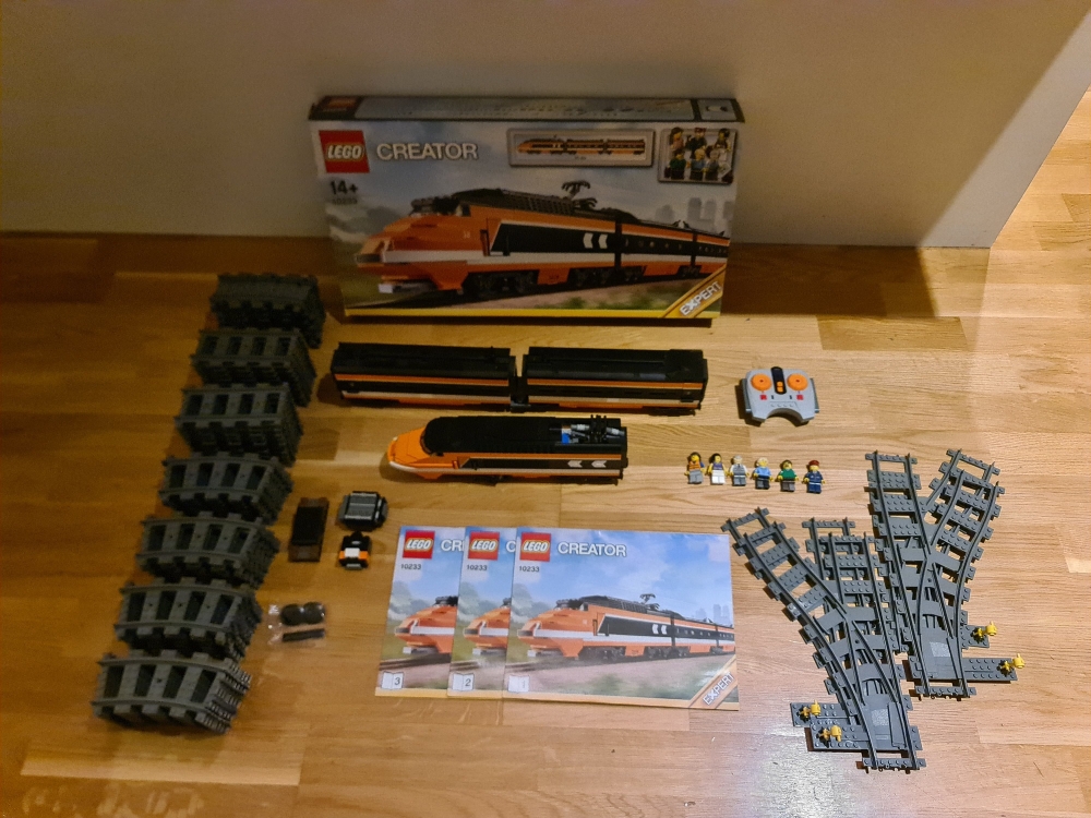 Sett 10233 fra Lego Train : RC Train / Creator Expert serien.
Som nytt. 
Komplett med manual og eske