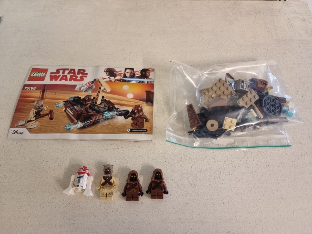 Sett 75198 fra Lego Star Wars : Episode 4/5/6 serien.
Som nytt.
Komplett med manual.