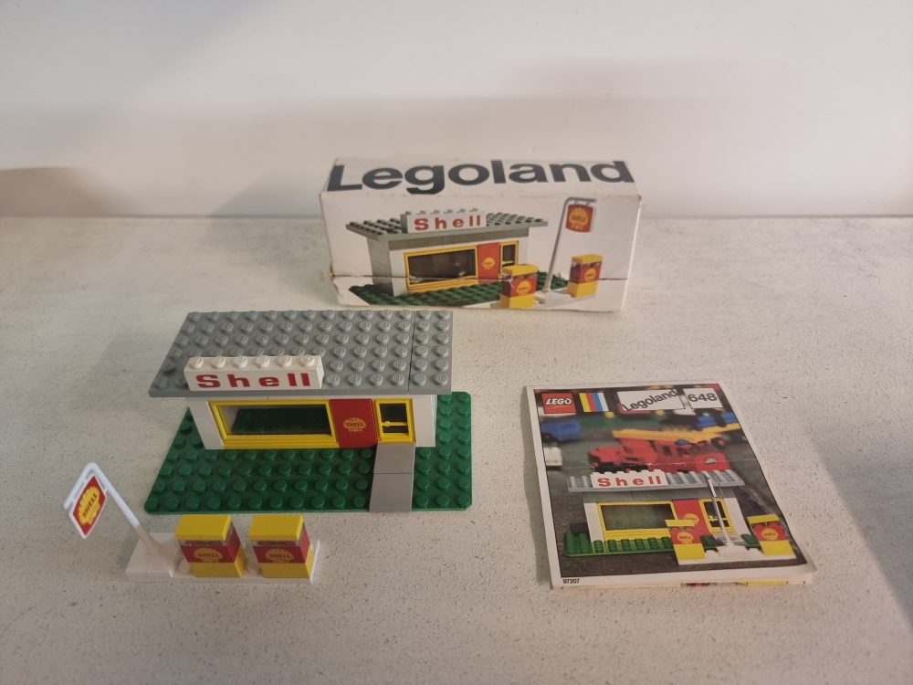 Sett 648 fra Lego Legoland serien
Fint sett. Kun originale deler fra settet.
Komplett med manual og eske.