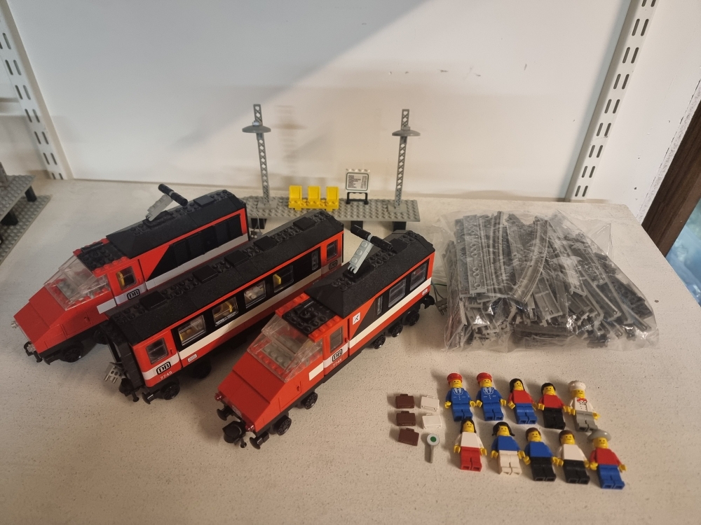 Sett 7745 fra Lego Train: 12v serien.
Meget pent sett. Nesten ikke bruksmerker.
Komplett uten manual.