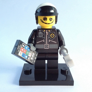 Scribble-Face Bad Cop, The LEGO Movie (Complete Set with Stand and Accessories)
Komplett i god stand.