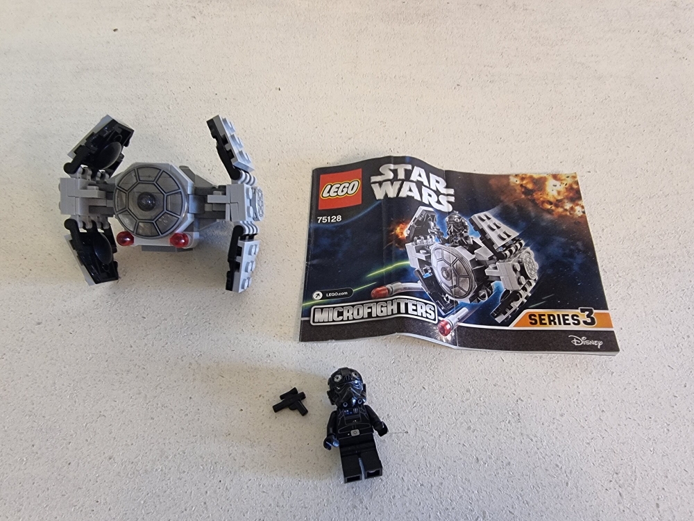 Sett 75128 fra Lego Star Wars : Micro Fighters serien.
Meget pent.
Komplett med manual.