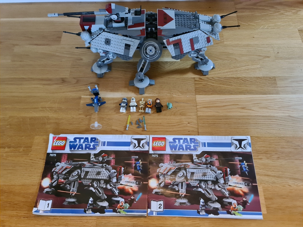Sett 7675 fra Lego Star Wars: The Clone Wars serien.

Meget pent. Komplett
Flotte figurer.