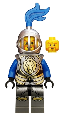 Castle - King's Knight Armor with Lion Head with Crown, Helmet with Fixed Grille, Blue Plume
Komplett i god stand.