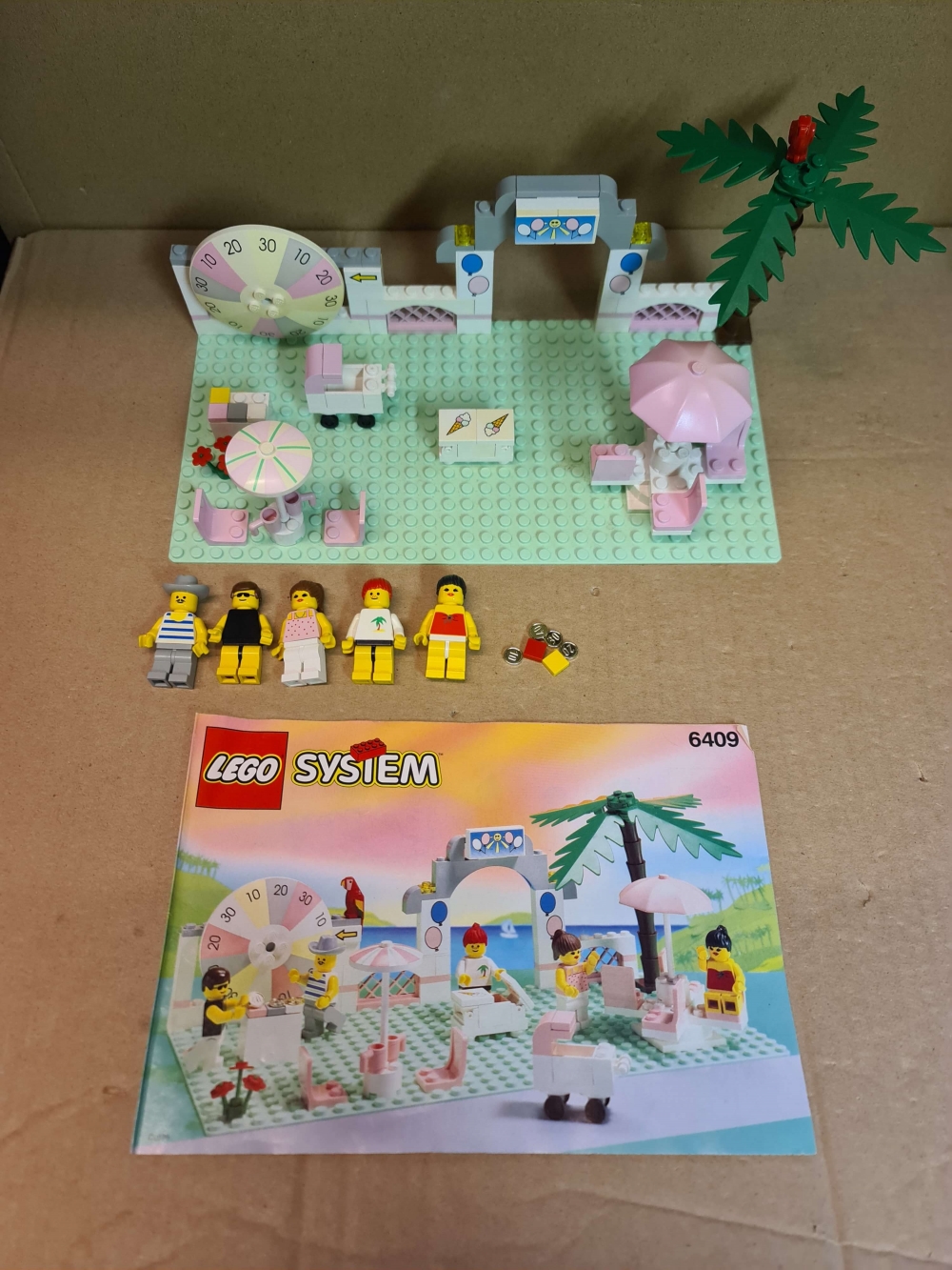 Sett 6409 fra Lego Paradisa serien 
Fint sett. Komplett med manual.