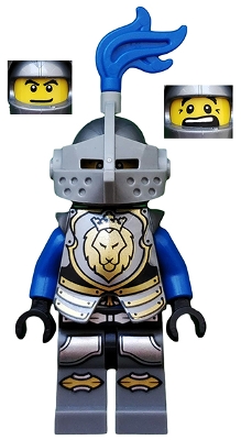 Castle - King's Knight Armor with Lion Head with Crown, Helmet with Pointed Visor, Blue Plume, Determined / Open Mouth Scared Pattern
Komplett i god stand.