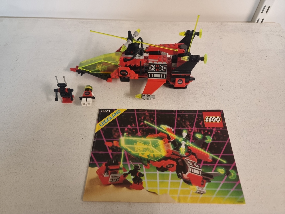 Sett 6923 fra Lego Space : M:Tron serien.
Flott sett.
Komplett med manual.