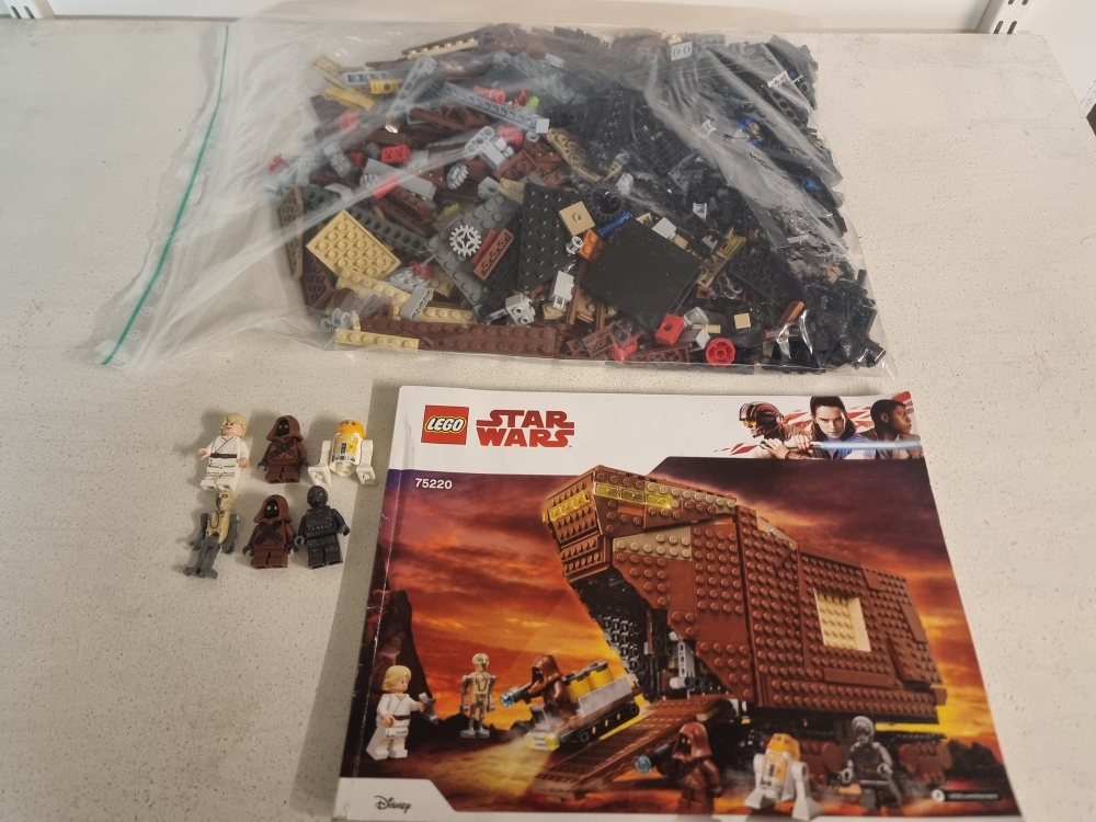 Sett 75220 fra Lego Star Wars : Episode 4/5/6 serien
Som nytt.
Komplett med manual.