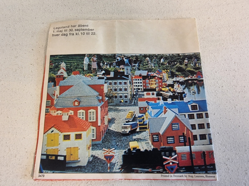 Brosjyre fra Legoland. Usikker på år.
Dansk.
