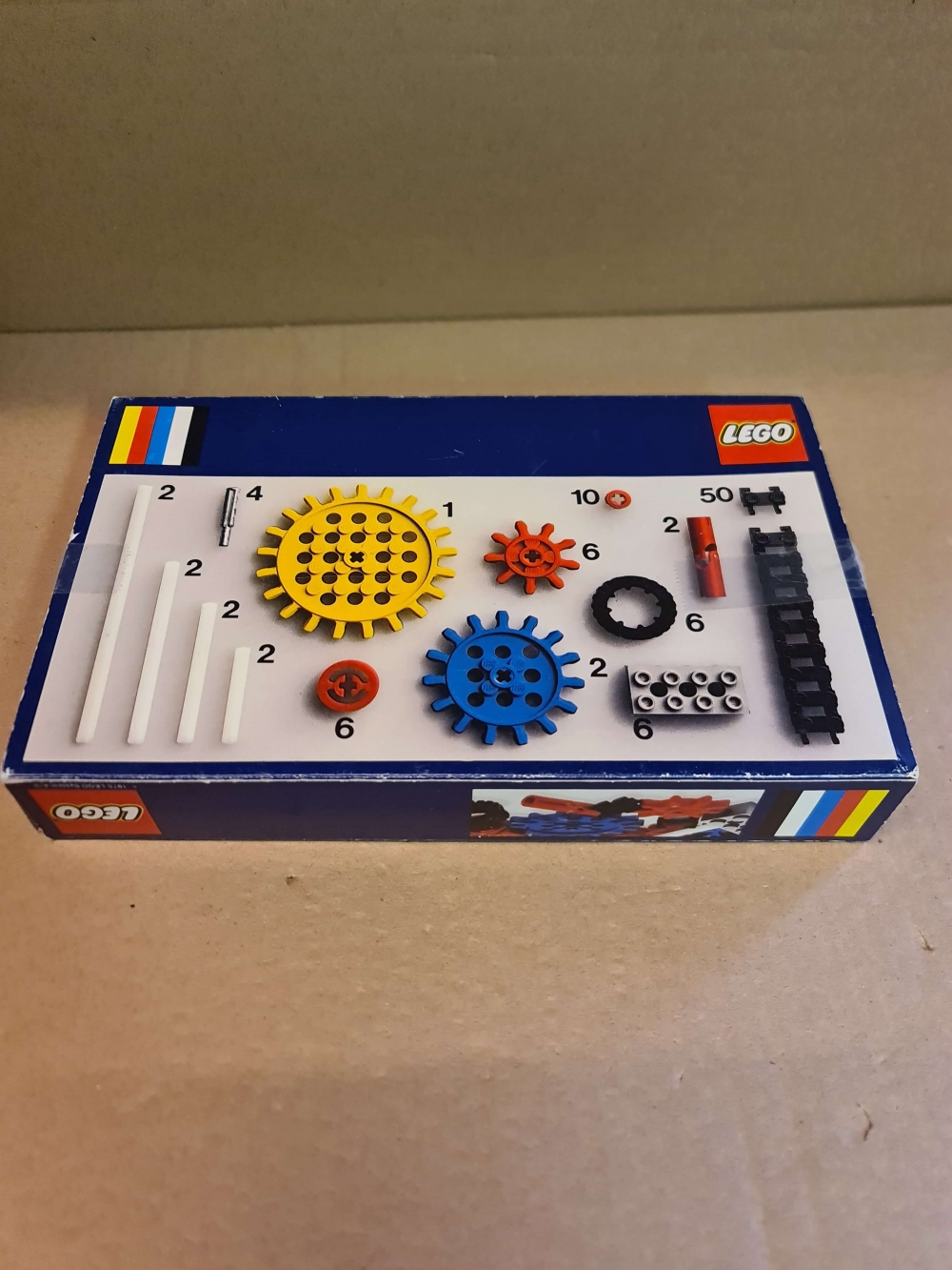 Sett 812 fra Lego : Universal Buidling Set serien.

Meget pent. 
Komplett med eske og manual.