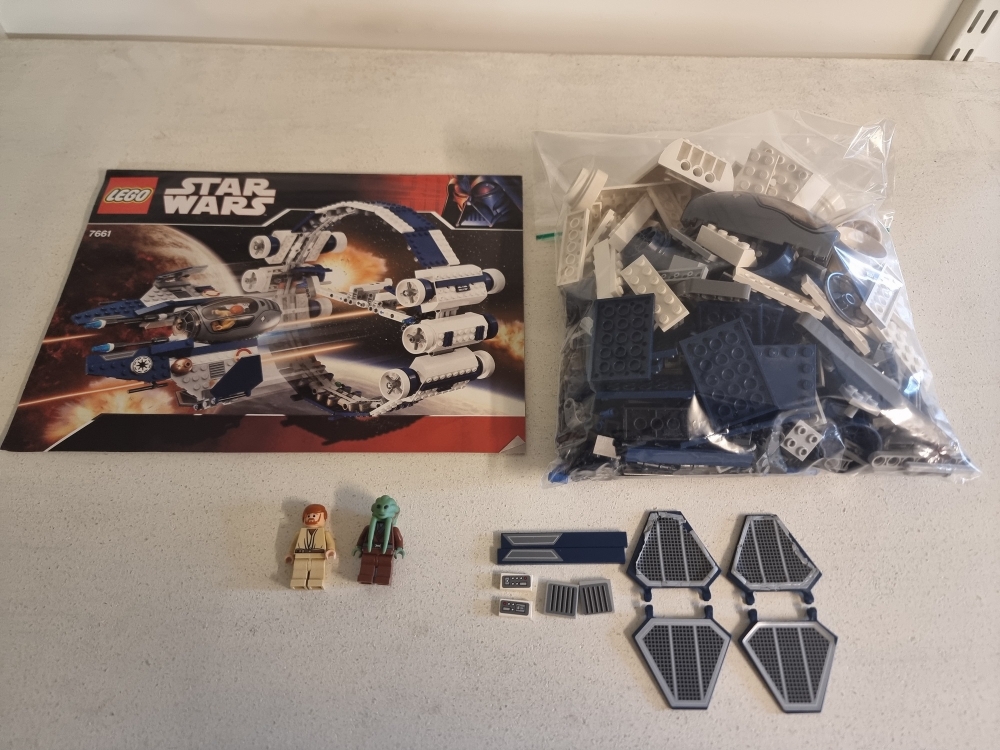 Sett 7661 fra Lego Star Wars : Episode 3 serien.
Pent sett. 2 dårlige klistremerker.
Komplett med manual.