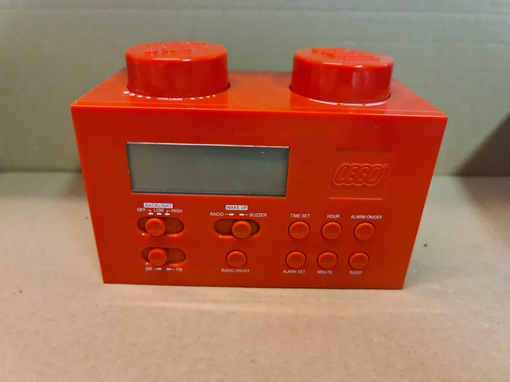 FM radio fra Lego. 
Farge rød.
I god stand.