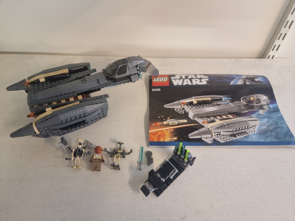 Sett 8095 fra Lego Star Wars: The Clone Wars serien.
Meget pent.
Komplett med manual.