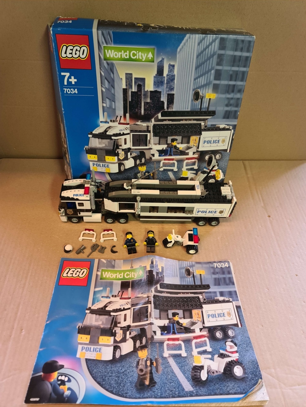 Sett 7034 fra Lego Town : World City serien.
Meget pent sett. Som nytt.
Komplett med manual og eske.