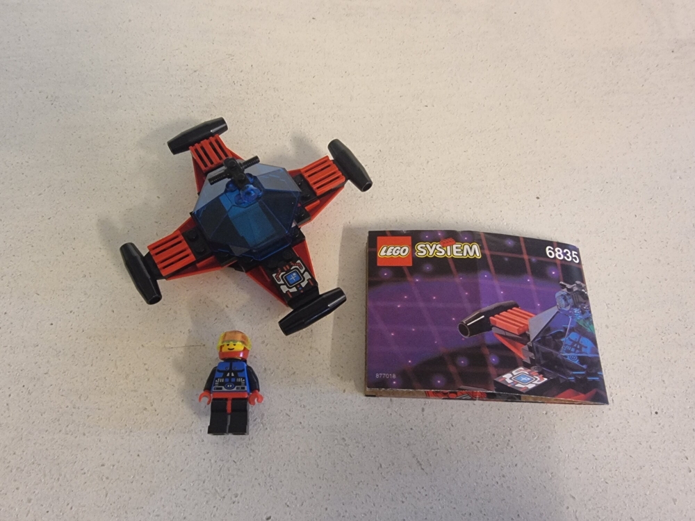 Sett 6835 fra Lego Space : Spyrius serien.
Bortimot perfekt sett.
Komplett med manual.