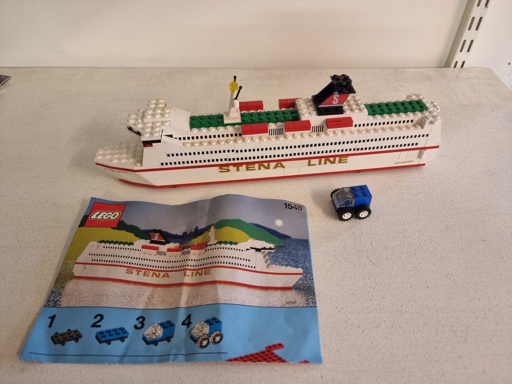 Sett 1548 fra Lego Universal Buildings Sets : Ferries serien.
Pent sett. Fine klistremerker.
Komplett med manual.