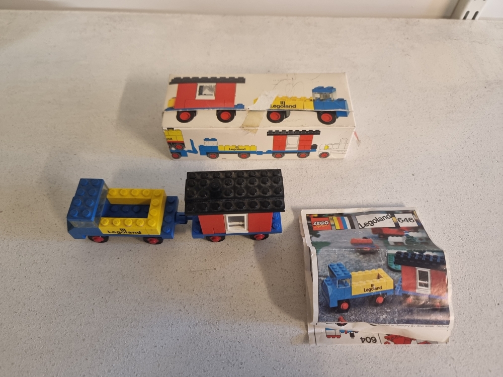 Sett 646 fra Lego Legoland serien.
Pent sett
Komplett med manual og eske.