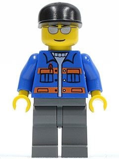 Blue Jacket with Pockets and Orange Stripes, Dark Bluish Gray Legs, Black Cap, Silver Sunglasses
Komplett i god stand.
