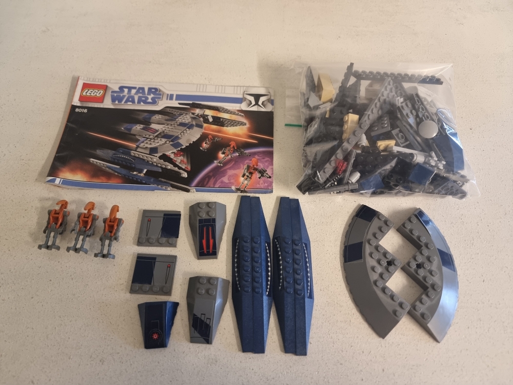 Sett 8016 fra Lego Star Wars: The Clone Wars serien.

Flott sett.
Komplett med manual.