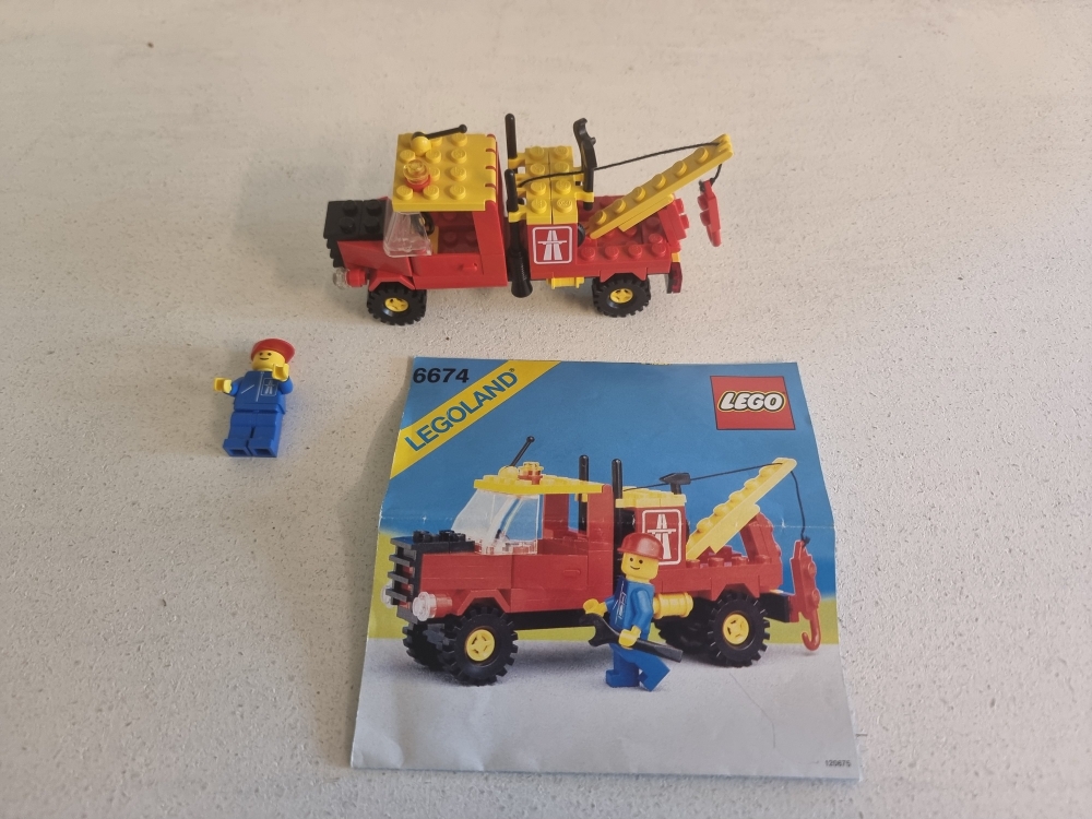 Sett 6674 fra Lego Classic Town serien.
Flott sett. Komplett med manual.