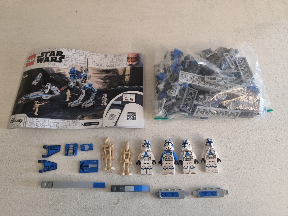 Sett 75280 fra Lego Star Wars : The Clone Wars serien.
Som nytt. Komplett med manual og eske.
Nydelige figurer.