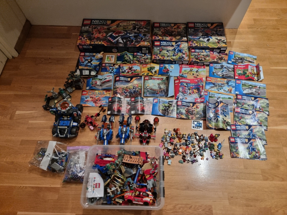 Fin lot med lego.
Diverse sett fra sett fra flere serier.
Mye Nexo Knights med tilhørende esker.
