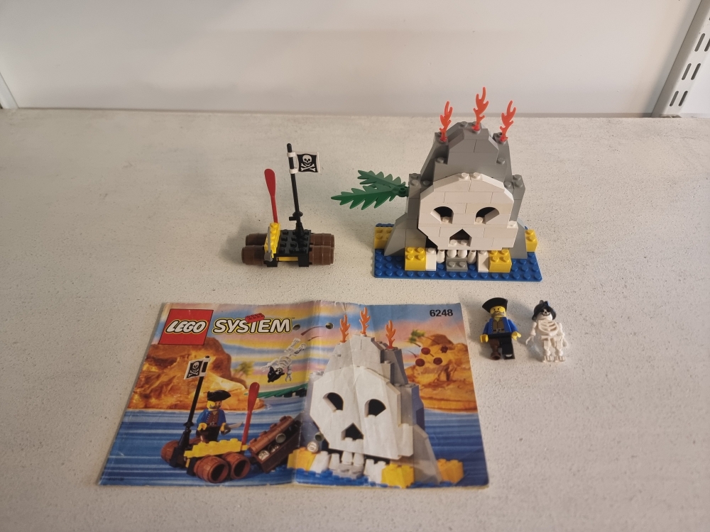 Sett 6248 fra Lego Pirates : Classic Pirates serien
Fint sett. Noe nyanseforskjeller på hvite brikker. 
Komplett med manual.