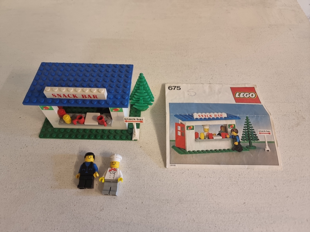 Sett 675 fra Lego Classic Town serien.
Komplett med manual.  
Noe bruksmerker og nyasneforskjeller grunnet alder.
