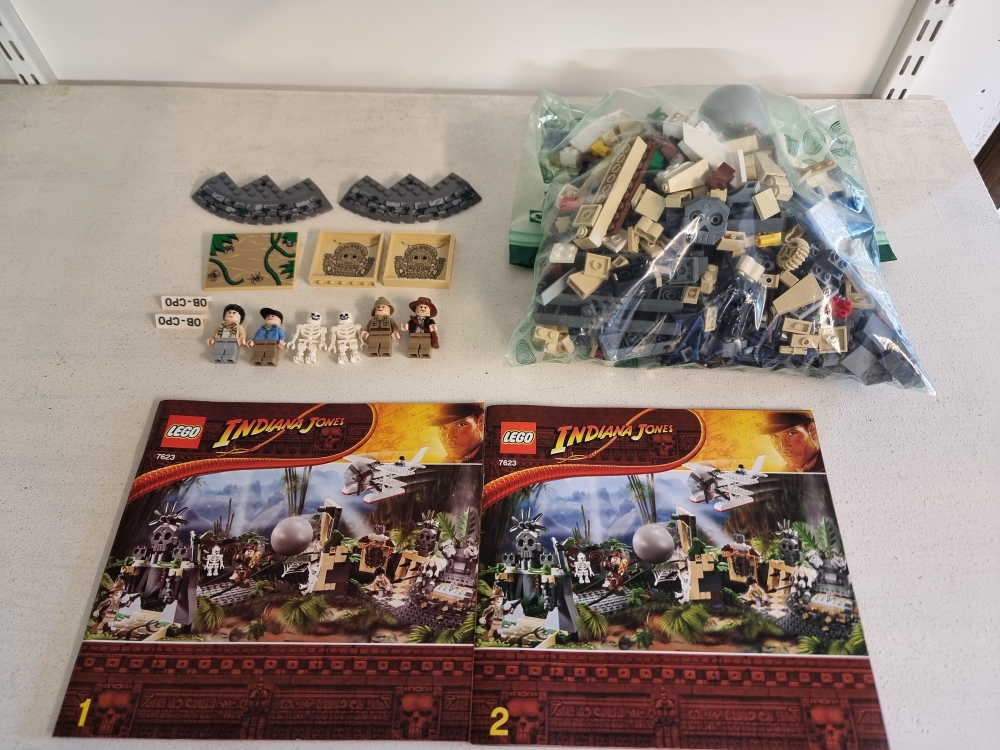 Sett 7623 fra Lego Indiana Jones : Raiders of The Lost Ark serien.
Som nytt.
Komplett med manualer.