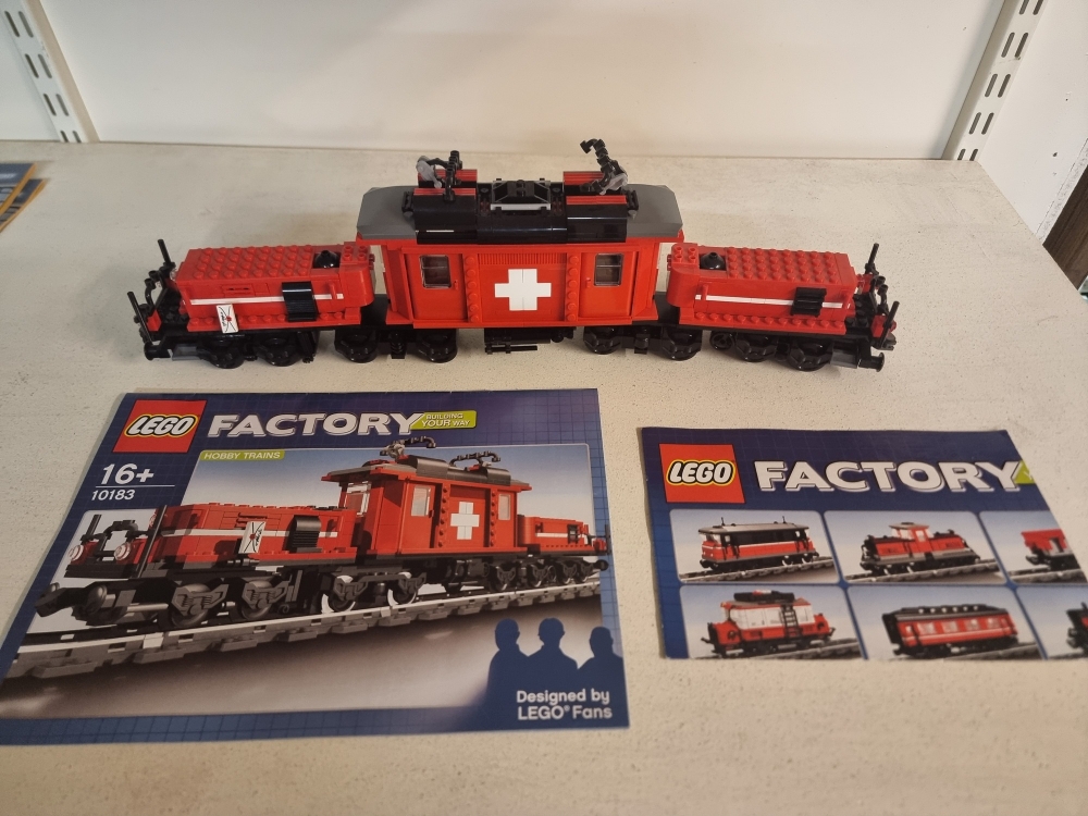 Sett 10183 fra Lego Factory : Train : 9V serien.
Som nytt.
Komplett med manual og plakat.