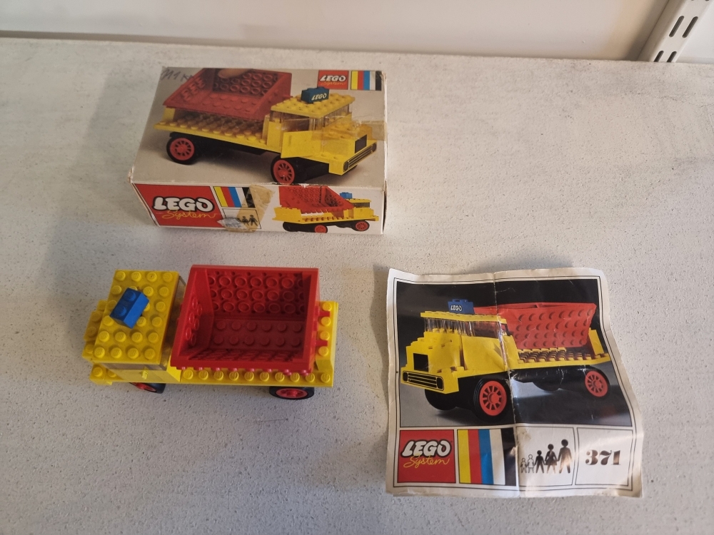 Sett 371 fra Lego Legoland serien.
Flott sett.
Komplett med manual og eske.
