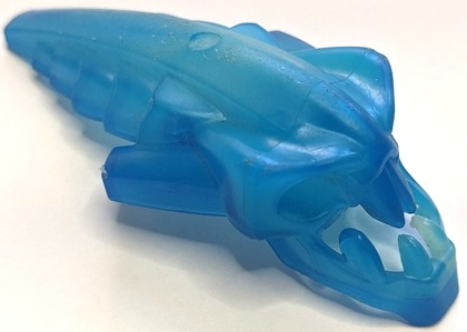 Bionicle Head, Barraki Takadox with Marbled Trans-Dark Blue Pattern
I god stand.