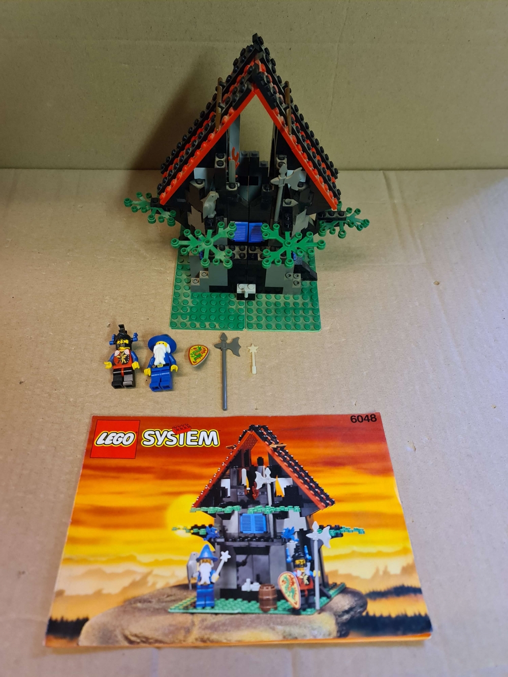 Sett 6048 fra Lego Castle : Dragon Knights serien.
Flott sett men mye støv.
Komplett med manual