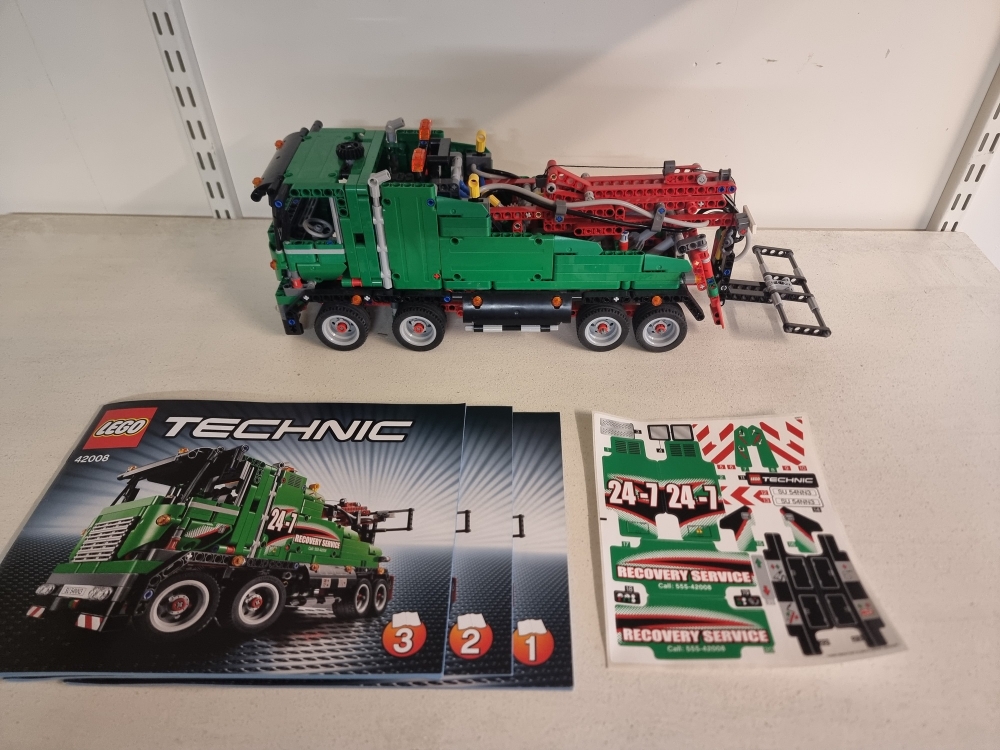 Sett 42008 fra Lego Technic serien.
Som nytt.
Komplett med manualer og ubrukte klistremerker.