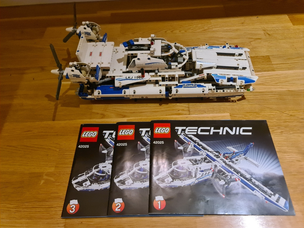 Sett 42025 fra Lego Technic serien.
Meget pent. Ingen misfarging.
Komplett med manualer.