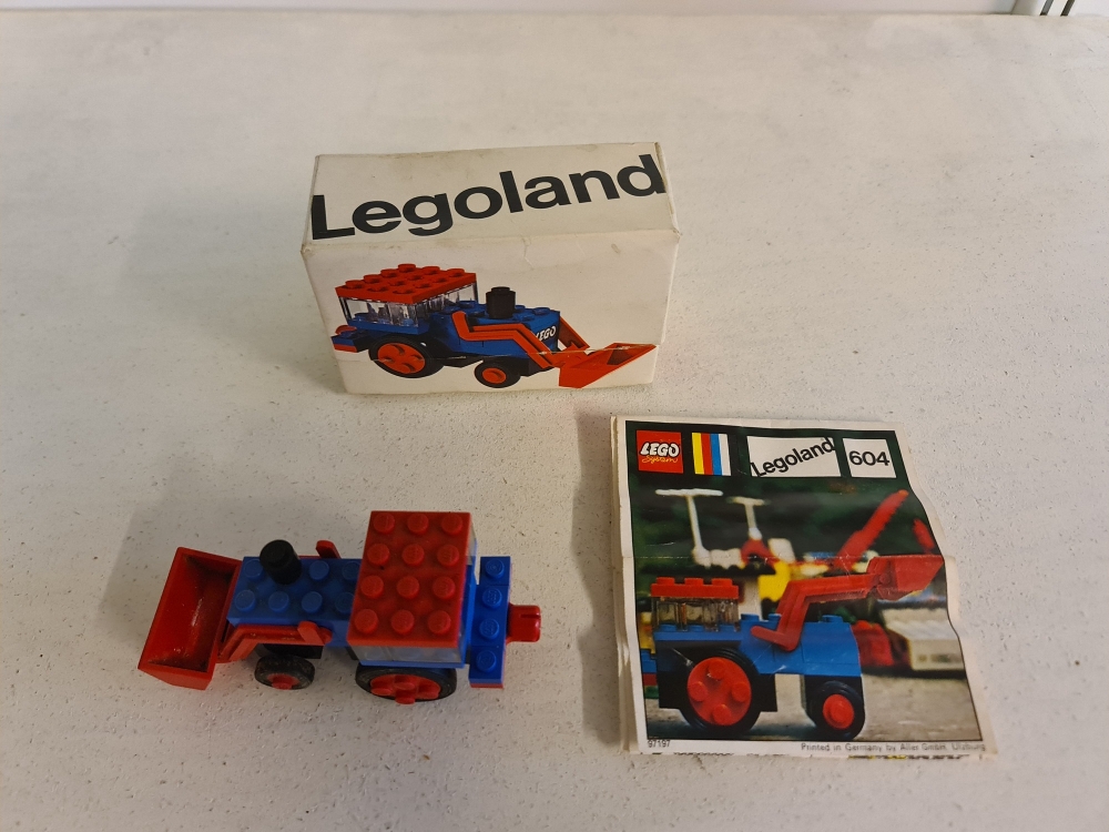 Sett 604 fra Lego : Legoland serien
Flott sett. Kun originale deler.
Komplett med manual og eske.